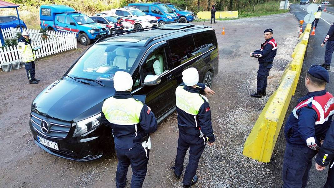 O kentte sıkı denetim: Didik didik kontrol ediliyor! Polisin verdiği broşür dikkati çekti 2